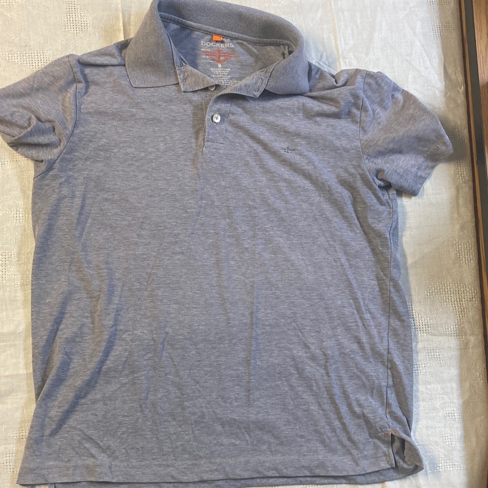 Dockers Men's Light Gray Polo. Size Medium.